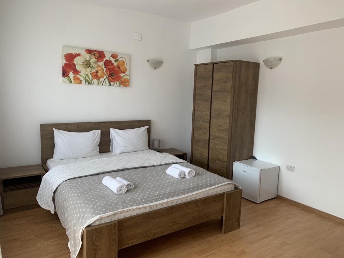 Casa Ana Serena Ieşelniţa Екстериор снимка