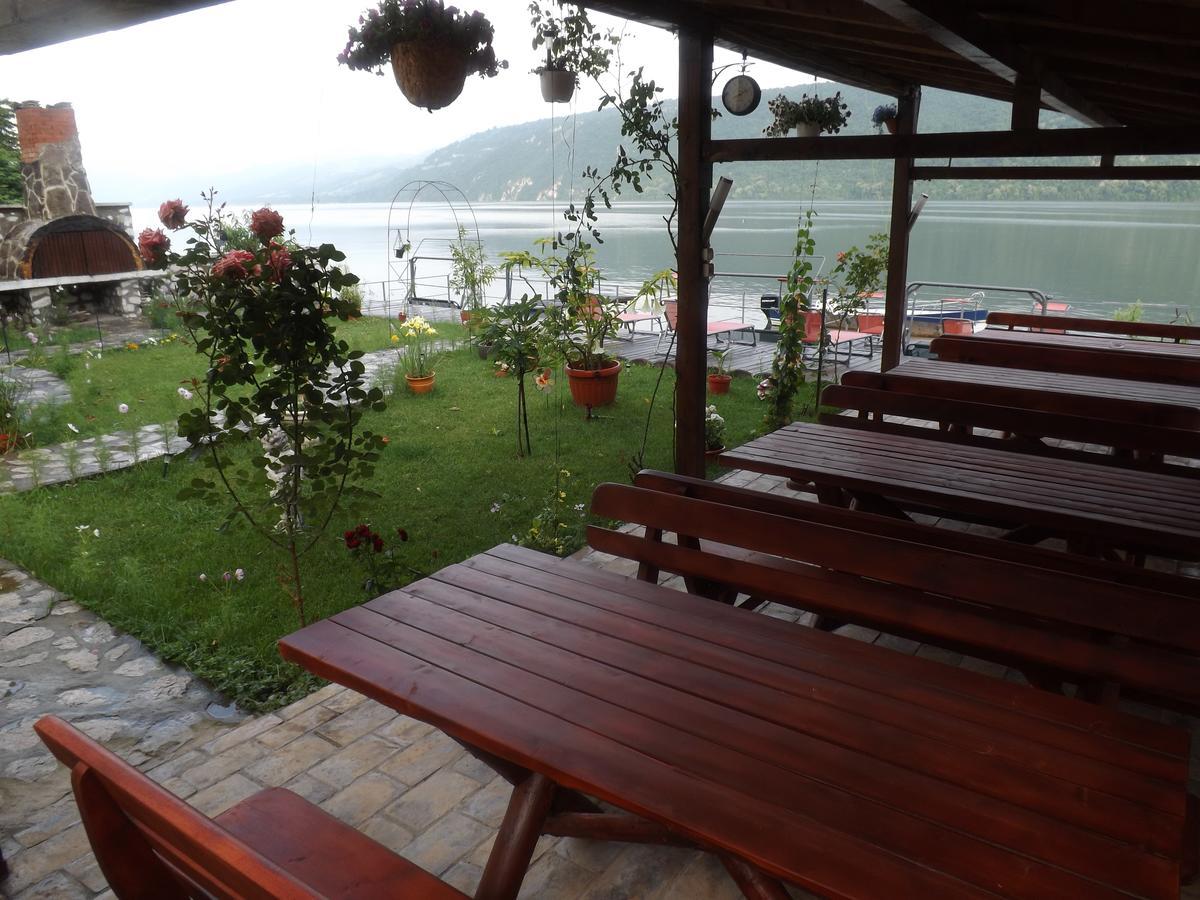 Casa Ana Serena Ieşelniţa Екстериор снимка