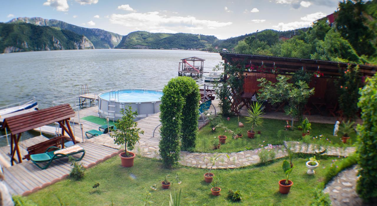 Casa Ana Serena Ieşelniţa Екстериор снимка