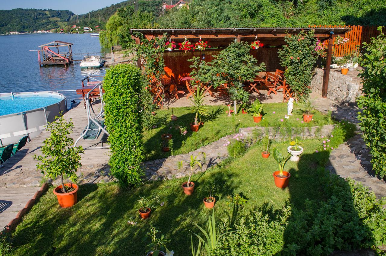 Casa Ana Serena Ieşelniţa Екстериор снимка
